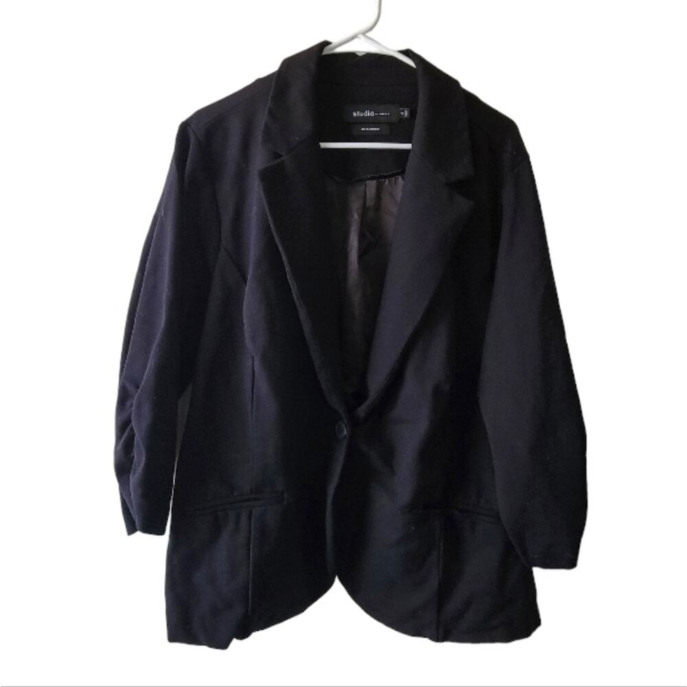 4X Torrid studio black stretchy blazer with ruched sleeves